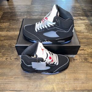 Size 8.5 - Air Jordan 5 Retro OG Black Metallic
Reimagined